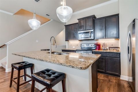 Townhouse in Arlington TX 1936 Chieftain Lane.jpg