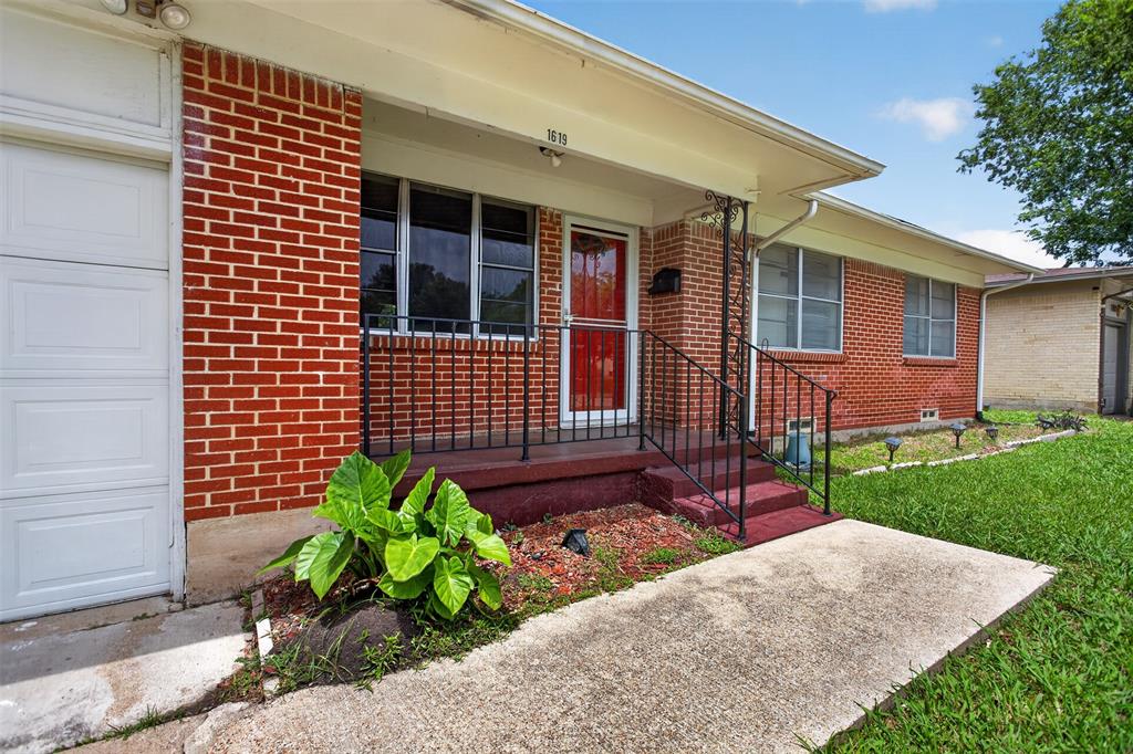 1619 Longview St, Mesquite, TX 75149