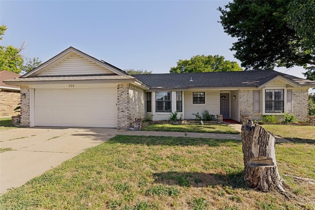 704 Short St, Saginaw, TX 76179
