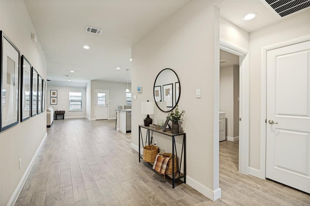 1337 Rolling Meadows Dr, Cedar Hill, TX 75104 photo