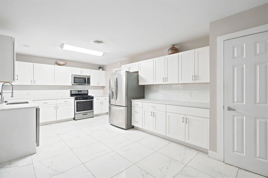 109 W 11 St, Irving, TX 75060 photo