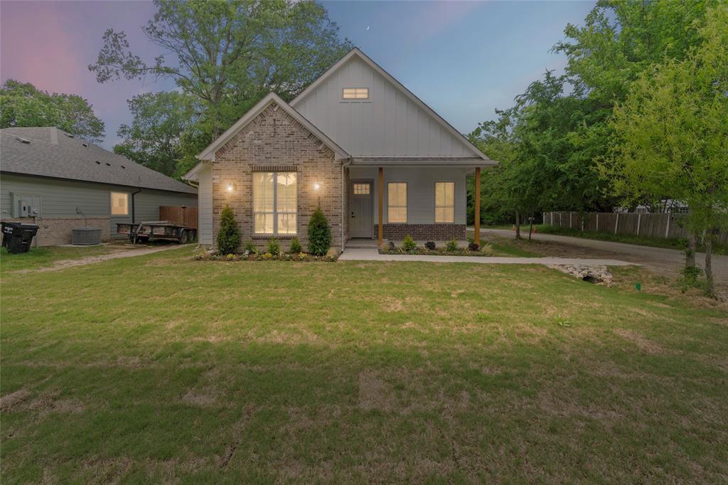 717 Hemlock Dr, West Tawakoni, TX 75474