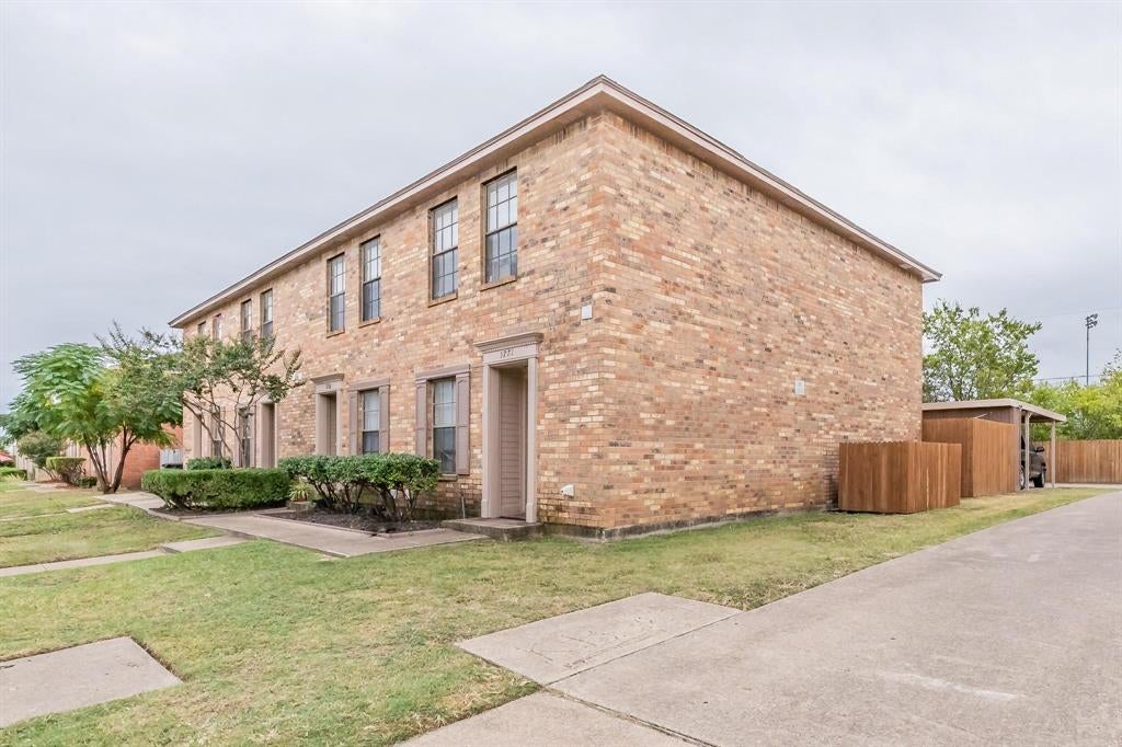 5765 Shadydell Dr, Fort Worth, TX 76135 photo
