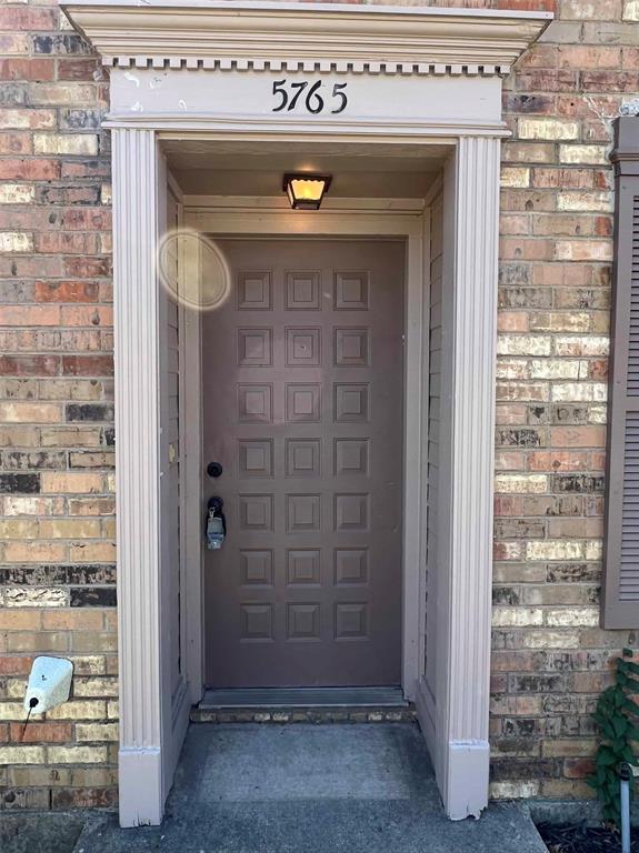 5765 Shadydell Dr, Fort Worth, TX 76135 photo