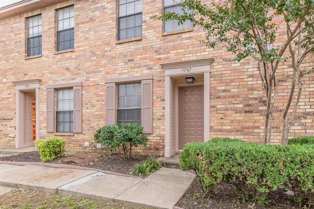 5765 Shadydell Dr, Fort Worth, TX 76135 photo