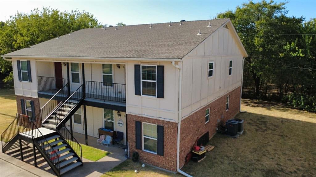 620 Race St, Crowley, TX 76036 photo