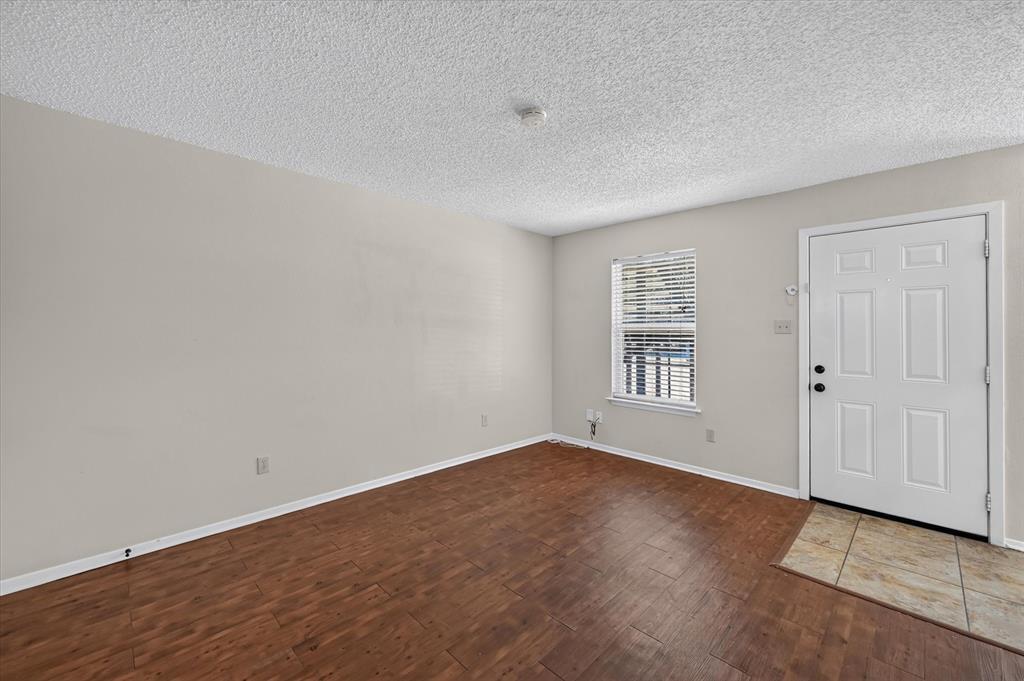 620 Race St, Crowley, TX 76036 photo