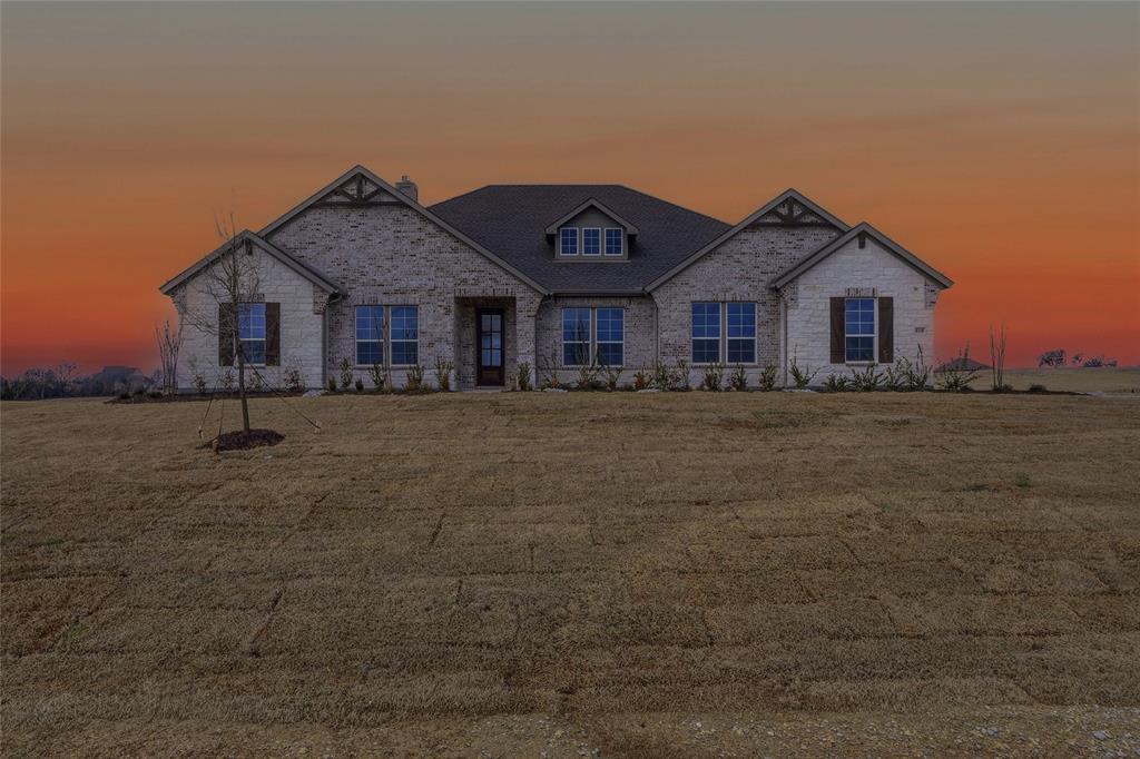 810 Valley Ridge Rd, Van Alstyne, TX 75495