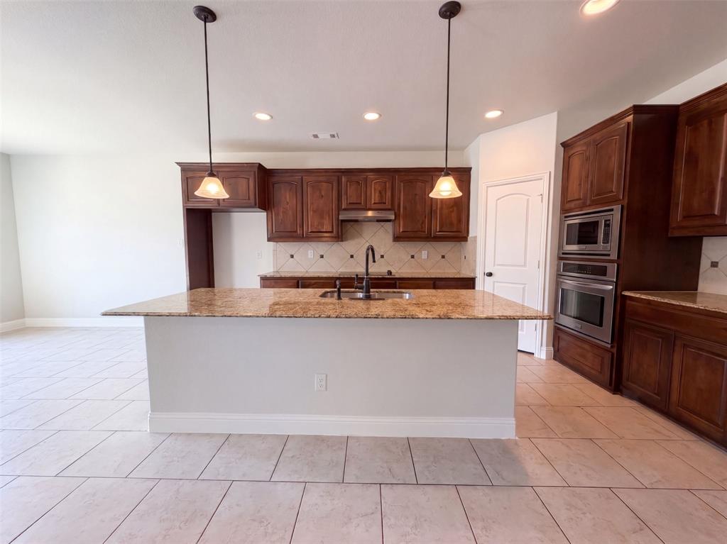 1683 Saint Croix St, Burleson, TX 76028 photo