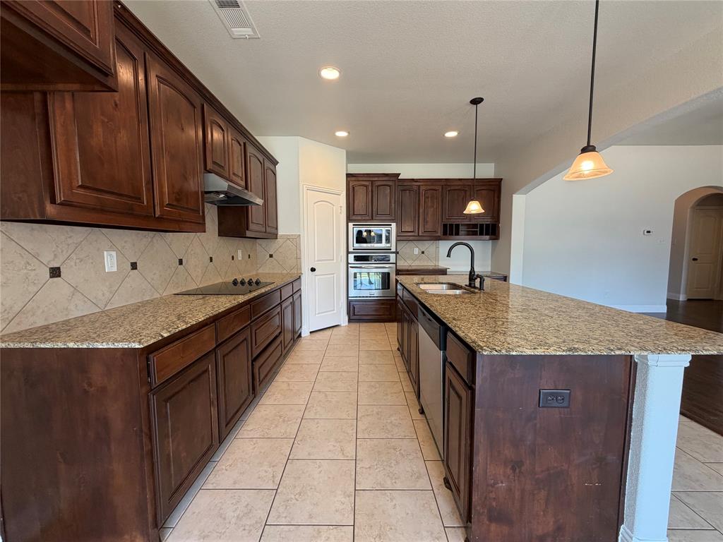 1683 Saint Croix St, Burleson, TX 76028 photo