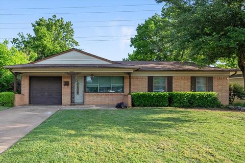 Single Family Residence in Arlington TX 407 E Inwood Drive.jpg
