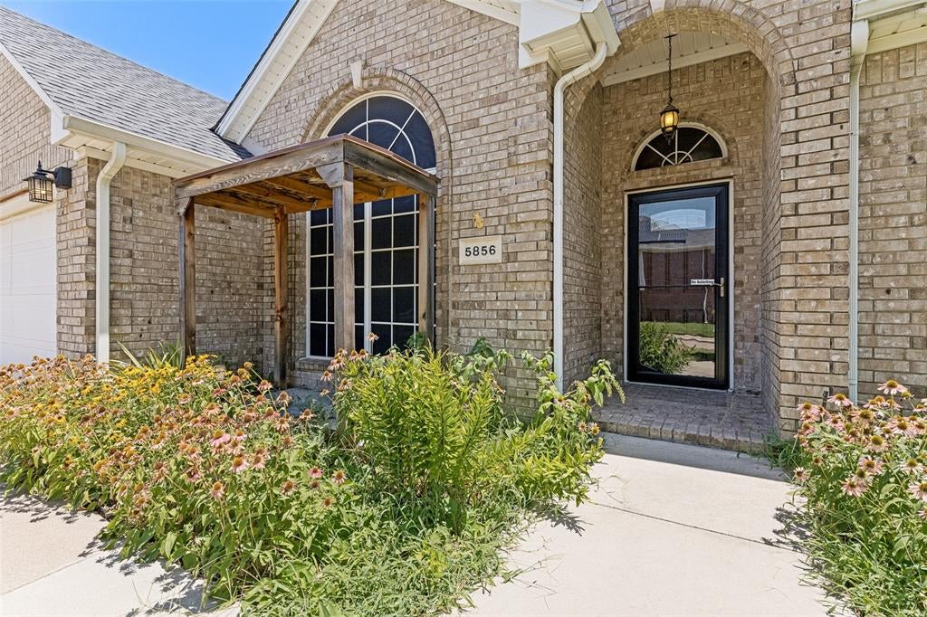 5856 Echo Bluff Dr, Haltom City, TX 76137 photo