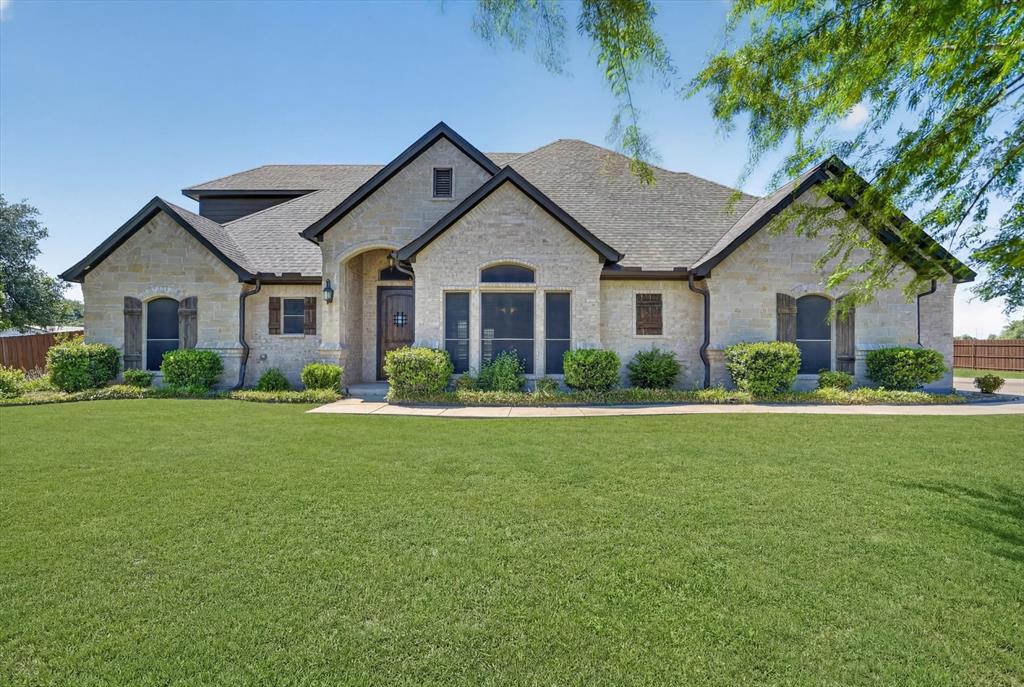 2000 Adams Ln, Azle, TX 76020