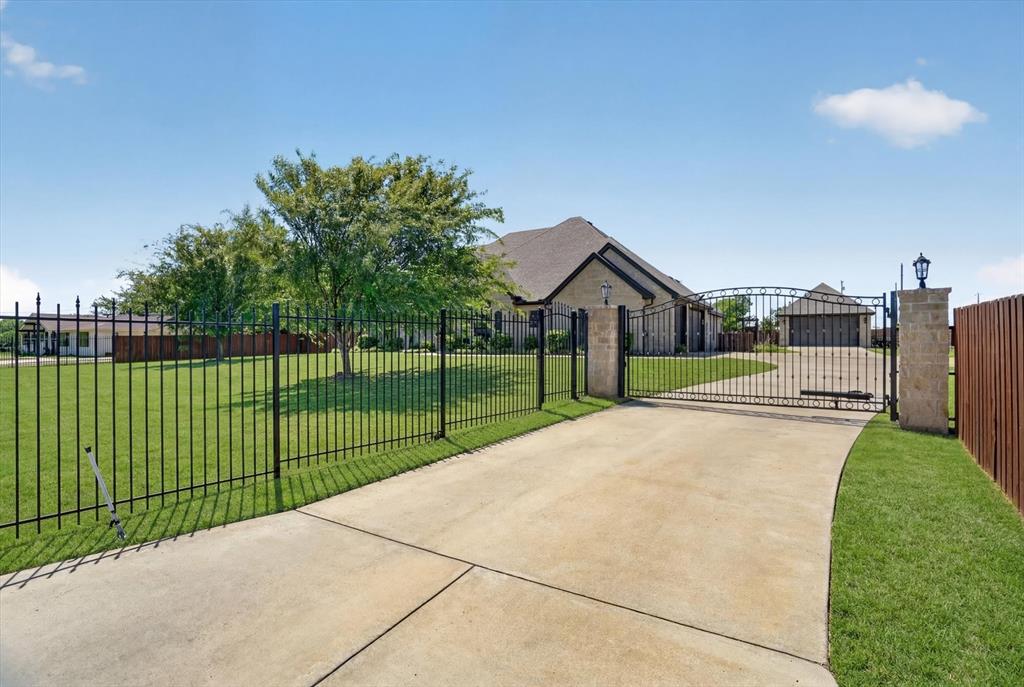 2000 Adams Ln, Azle, TX 76020 photo