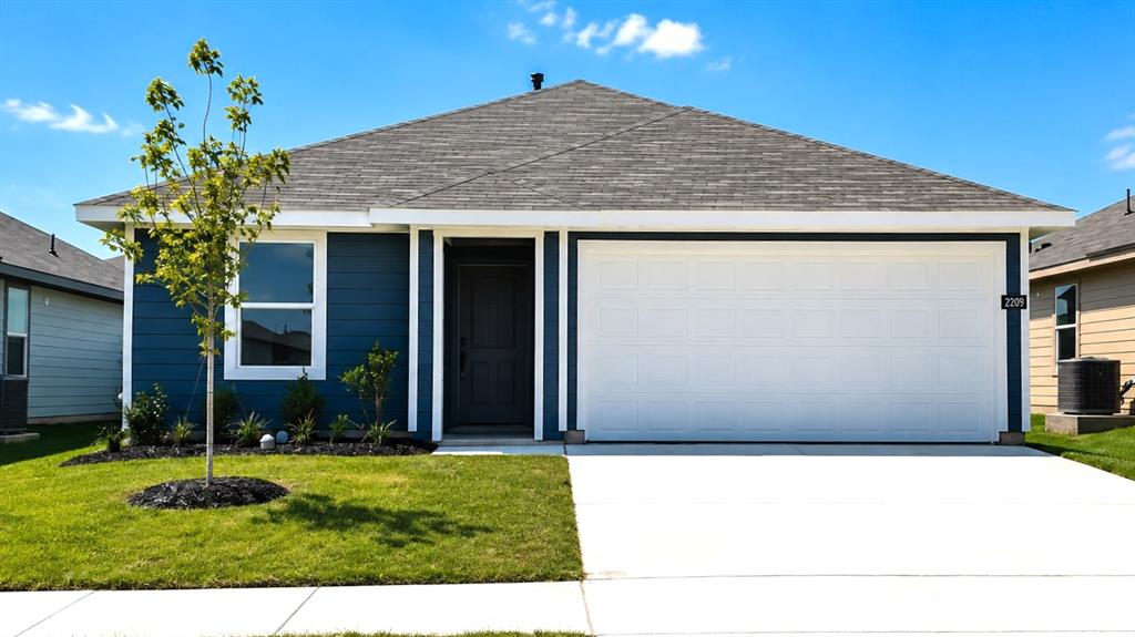 2209 Bakersfield Dr, Fort Worth, TX 76036