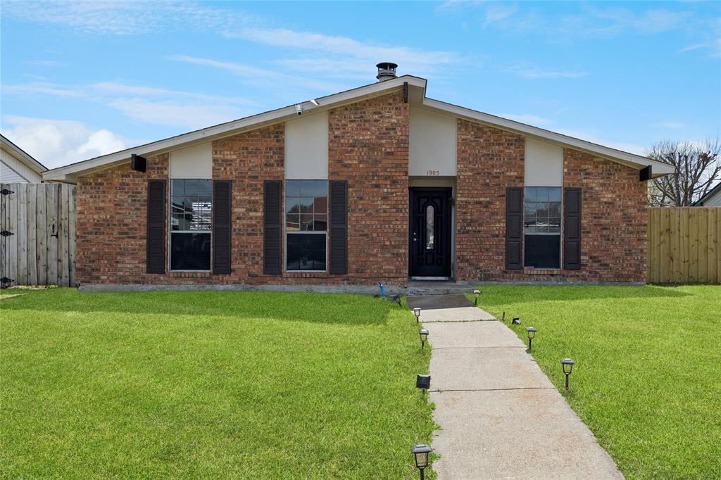 1905 Montana Trl, Grand Prairie, TX 75052
