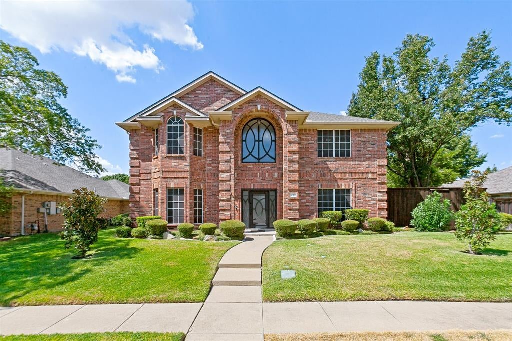 425 Baltusrol Cir, Garland, TX 75044