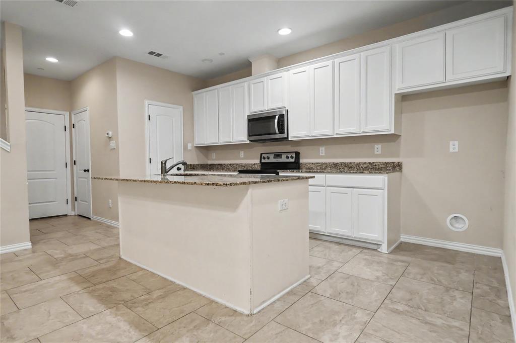 1922 Timber Oaks Dr, Garland, TX 75040 photo