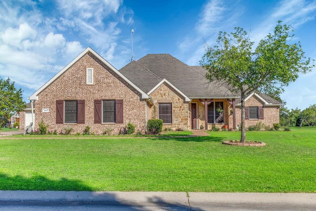 1068 Oak Creek Cir, Royse City, TX 75189