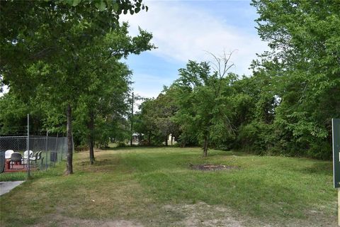 Unimproved Land in Fort Worth TX 1523 E Vickery Boulevard.jpg