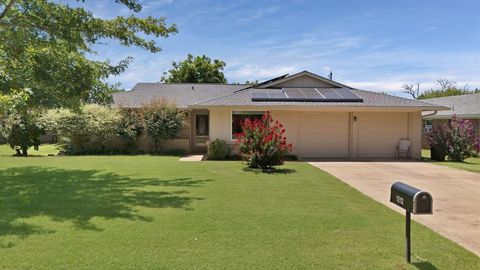 Single Family Residence in Benbrook TX 1212 John Reagan Street.jpg