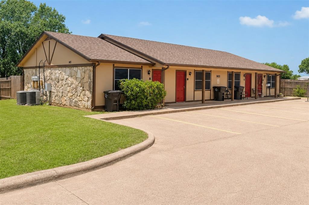 1411 Courtney Pl, Cleburne, TX 76033