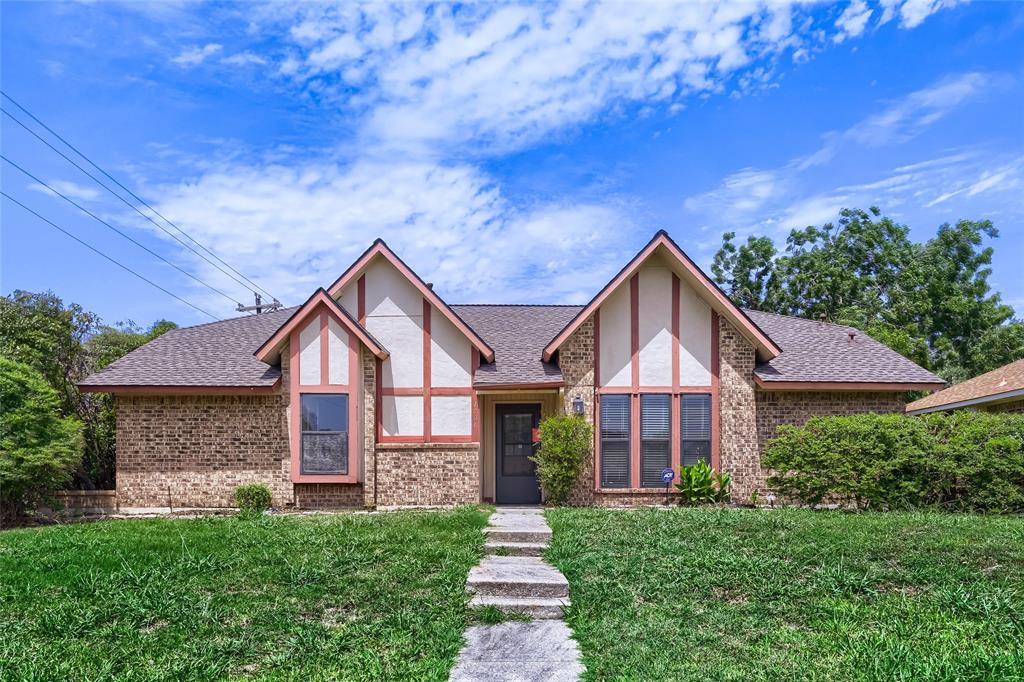 1701 Paxton Dr, Carrollton, TX 75007