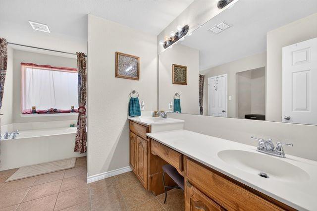 804 Bur Oak Dr, Burleson, TX 76028 photo