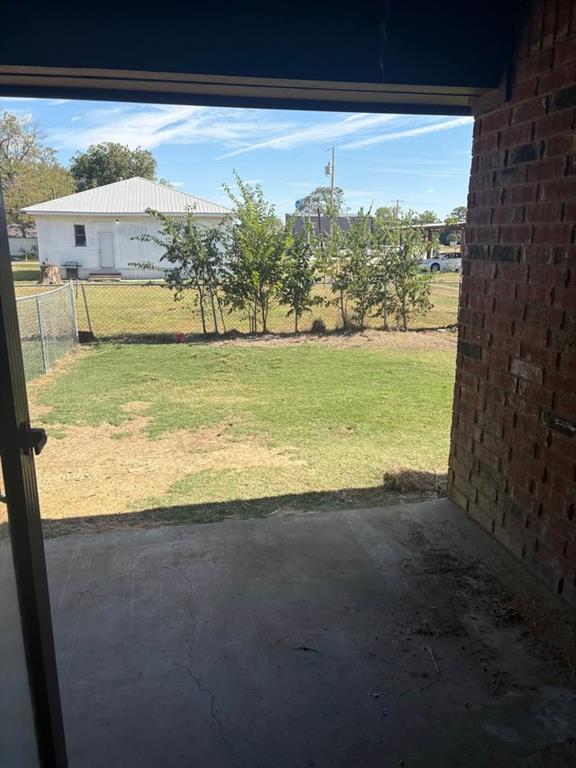 160 Bell St, Blossom, TX 75416 photo
