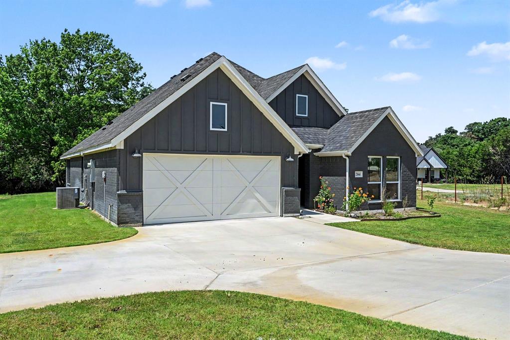 2044 Redemption Dr, Weatherford, TX 76088