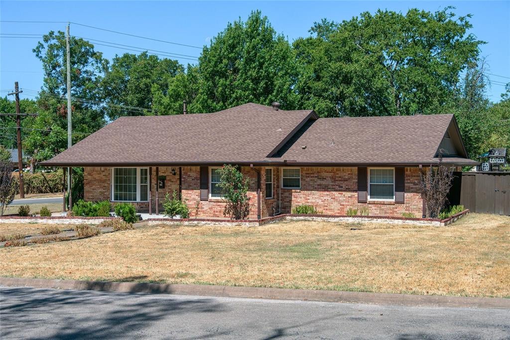 1423 W Shields Dr, Sherman, TX 75092 photo