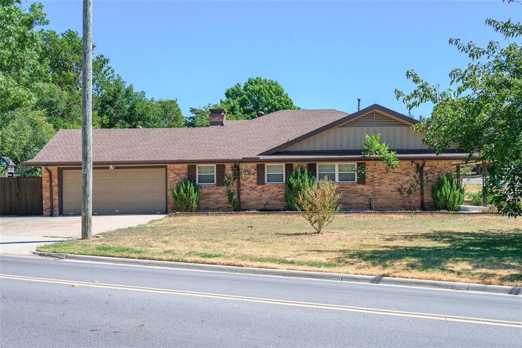 1423 W Shields Dr, Sherman, TX 75092 photo