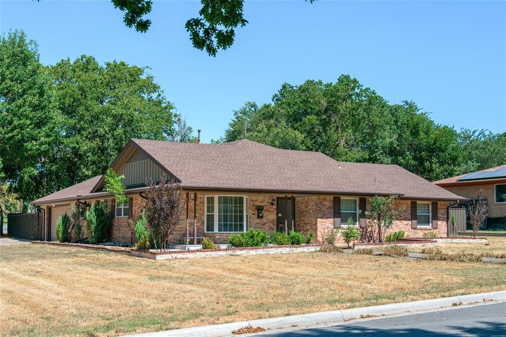 1423 W Shields Dr, Sherman, TX 75092 photo