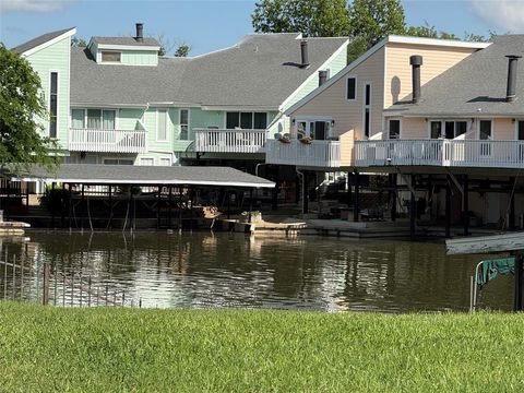 Condominium in Azle TX 676 Harbor Drive.jpg
