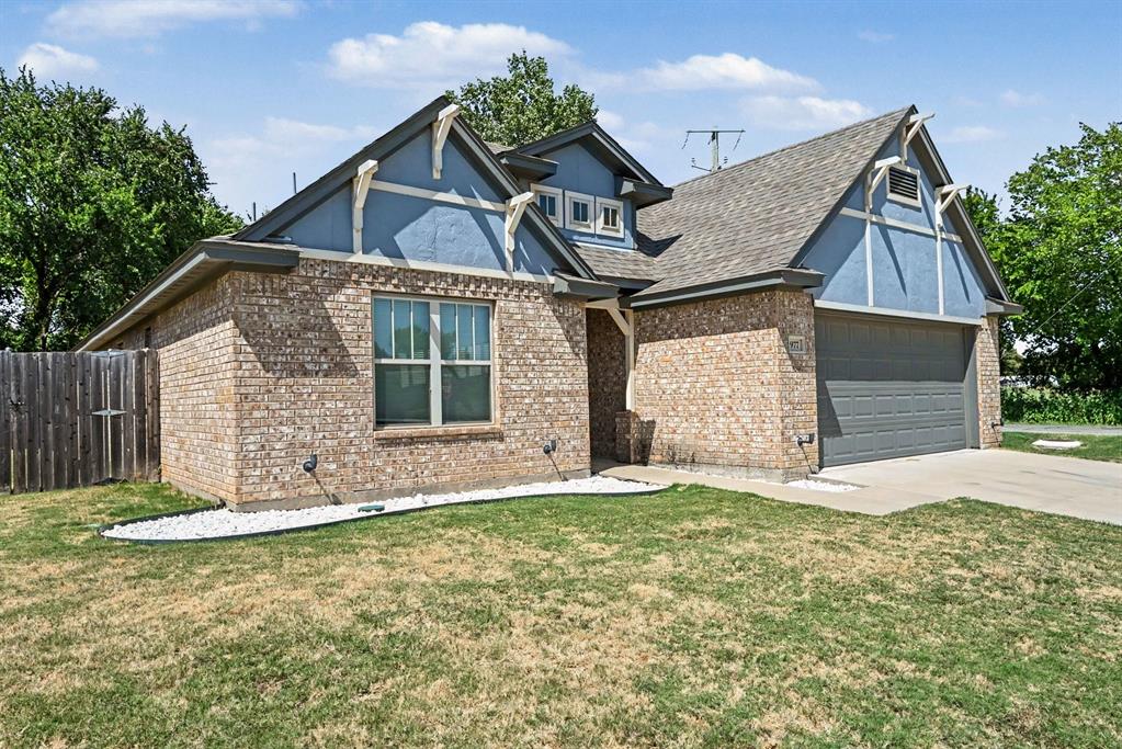 977 Sam St, Springtown, TX 76082 photo