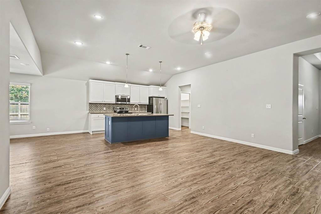 977 Sam St, Springtown, TX 76082 photo