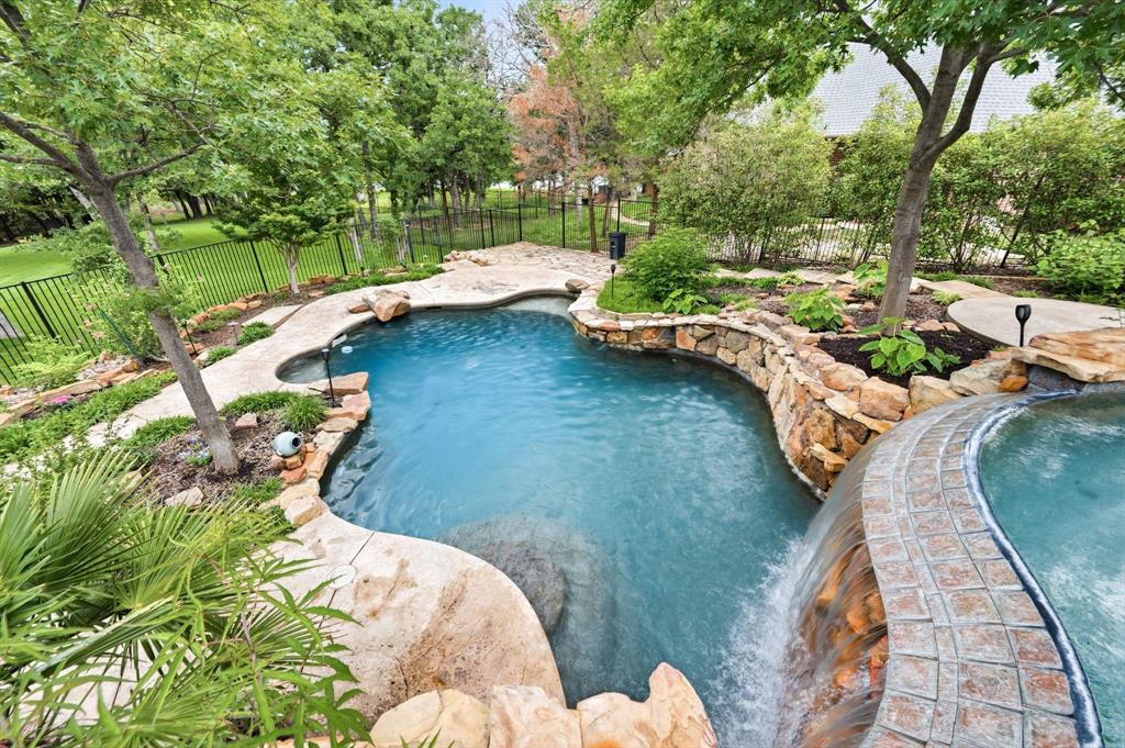 3091 Whispering Oaks Dr, Highland Village, TX 75077 photo