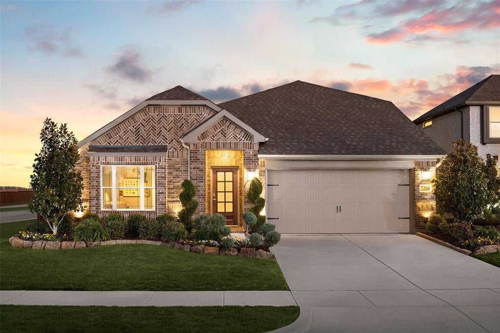 2204 Broken Arrow Dr, Aubrey, TX 76227