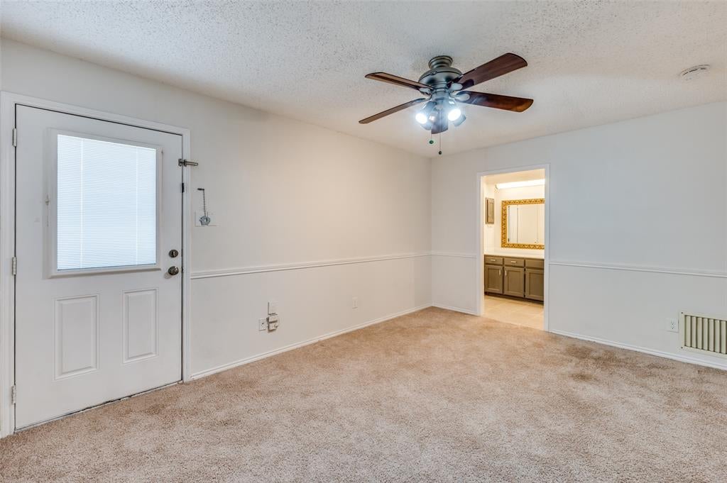 6913 Sierra Dr, North Richland Hills, TX 76180 photo