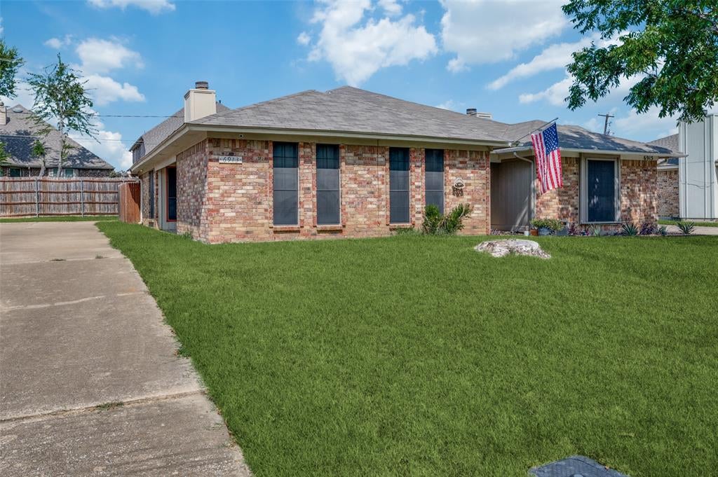 6913 Sierra Dr, North Richland Hills, TX 76180