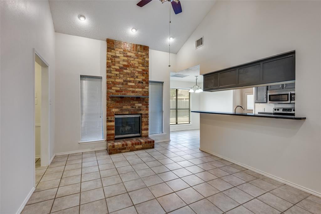 6913 Sierra Dr, North Richland Hills, TX 76180 photo