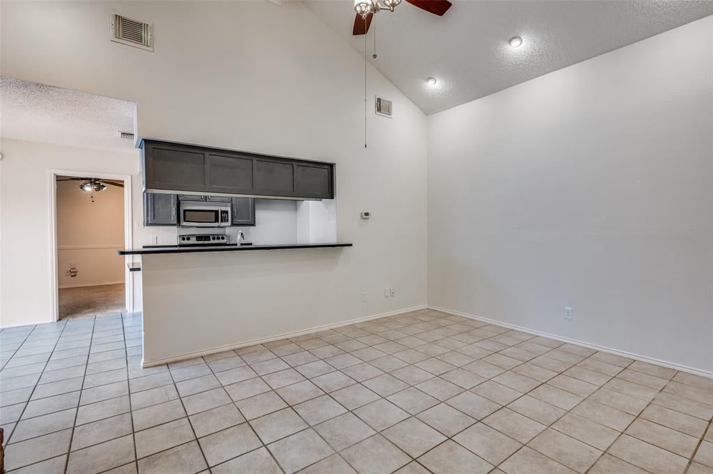 6913 Sierra Dr, North Richland Hills, TX 76180 photo