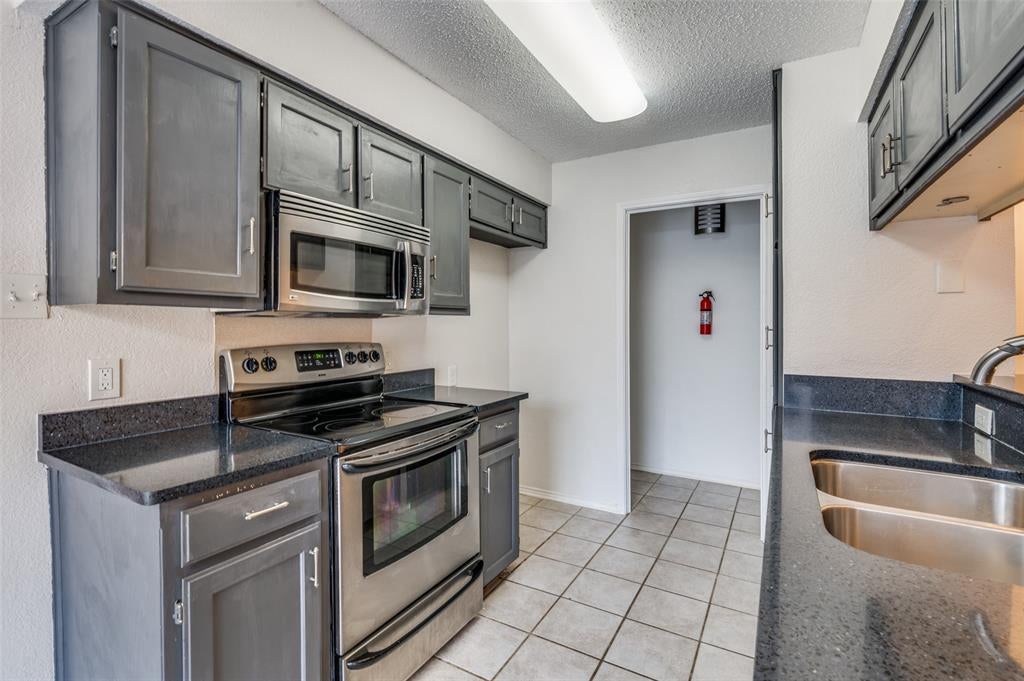 6913 Sierra Dr, North Richland Hills, TX 76180 photo