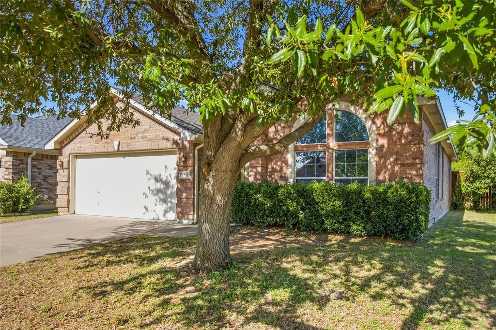 8377 Edgepoint Trl, Fort Worth, TX 76053 photo