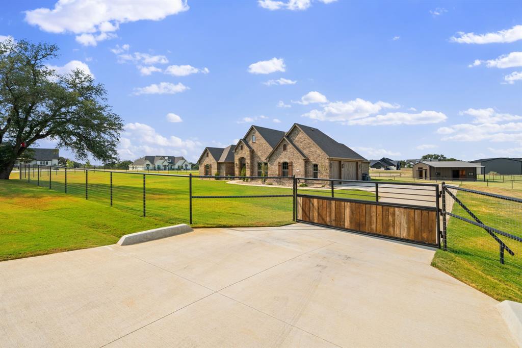 460 Royal Santana Run, Weatherford, TX 76087 photo