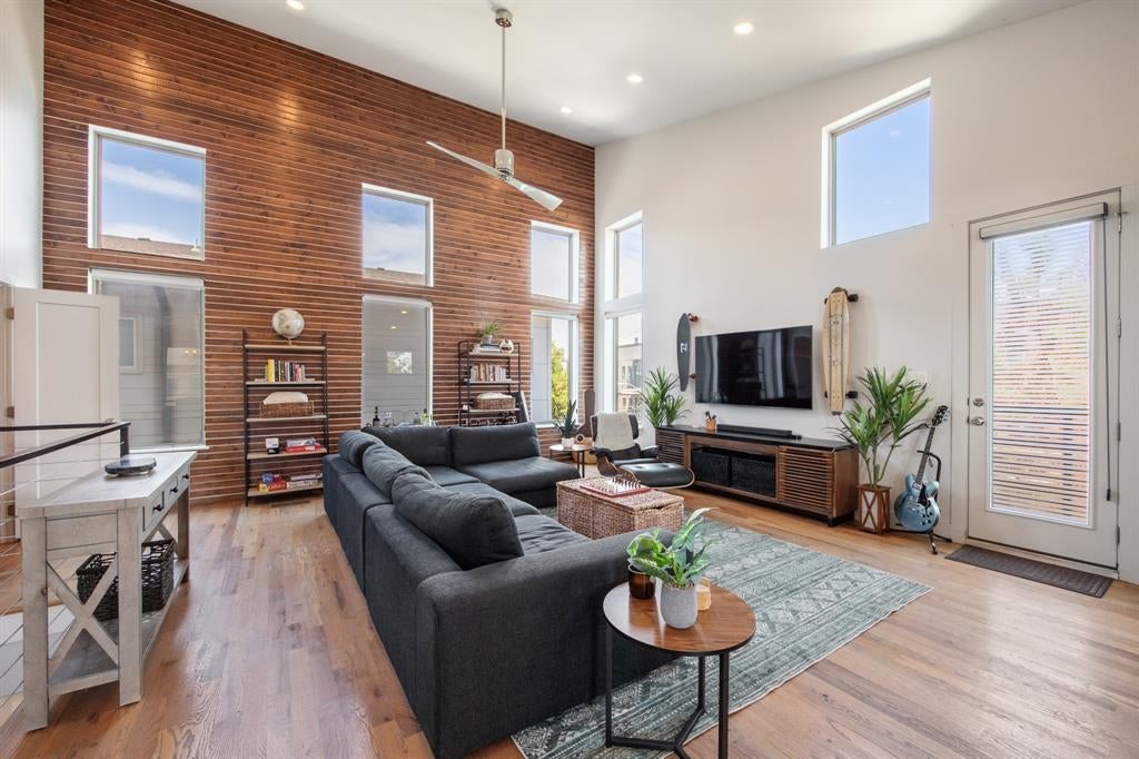 2421 Garrett Ave, Dallas, TX 75206