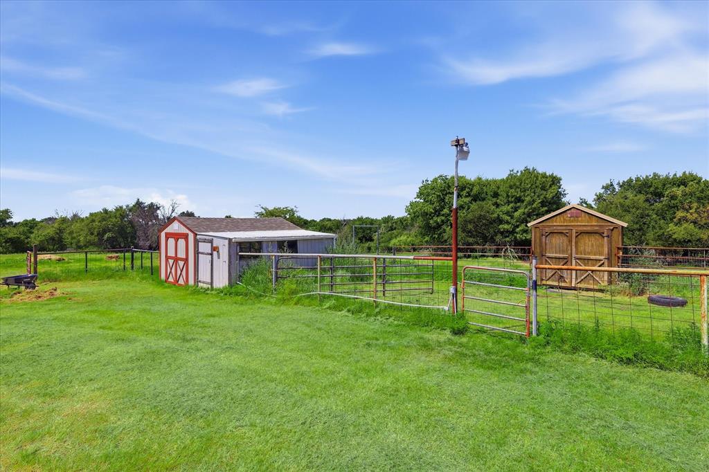 892 Highland Cir, Springtown, TX 76082 photo