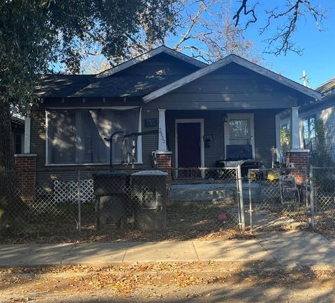 Single Family Residence in Shreveport LA 2532 Lillian Street.jpg