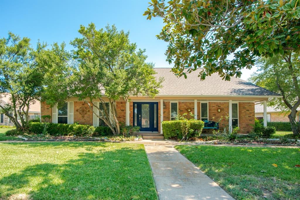 5418 Barcelona Dr, Garland, TX 75043