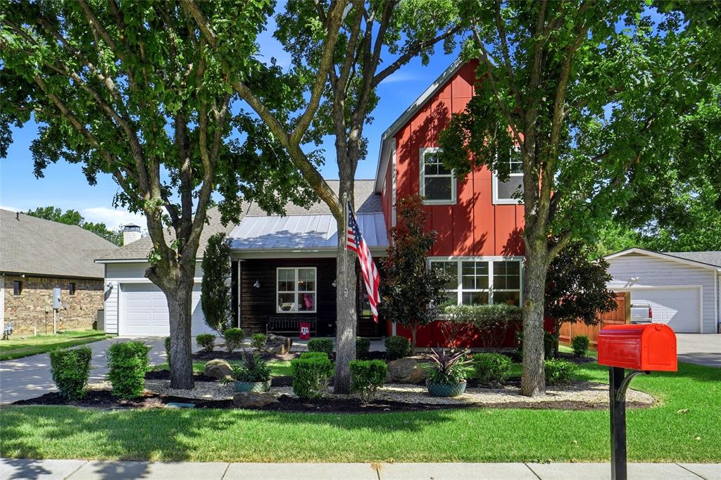 1300 Worthington St, Grapevine, TX 76051